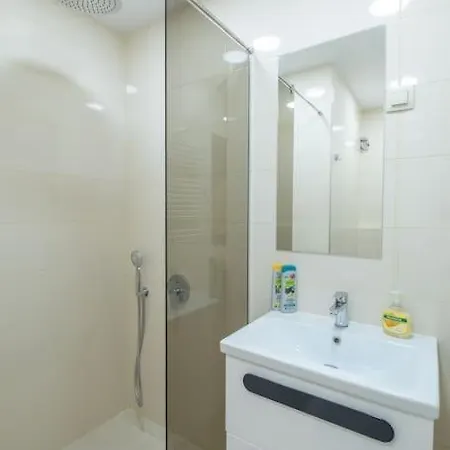 Location, Brand New 3 Bdrm & Free Parking * Sofia