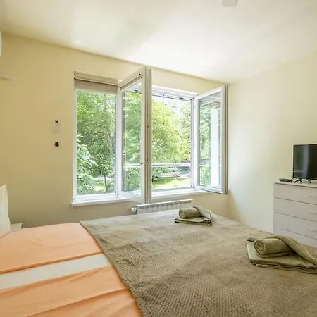 아파트 Location, Brand New 3 Bdrm & Free Parking 소피아