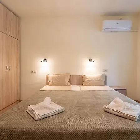 Location, Brand New 3 Bdrm & Free Parking 아파트