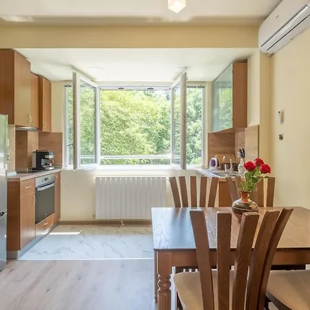 Location, Brand New 3 Bdrm & Free Parking 소피아