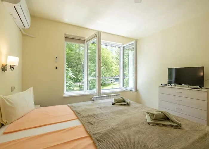 Lejlighed Location, Brand New 3 Bdrm & Free Parking Sofia