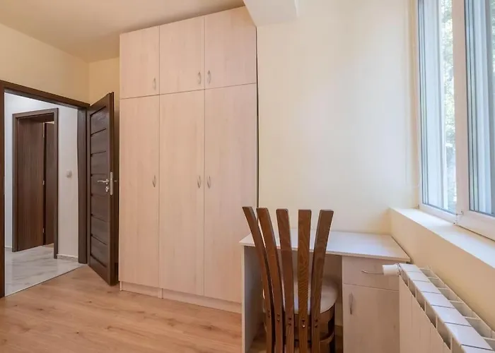 Апартаменты Location, Brand New 3 Bdrm & Free Parking София