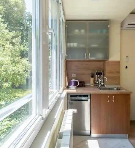 Апартаменты Location, Brand New 3 Bdrm & Free Parking