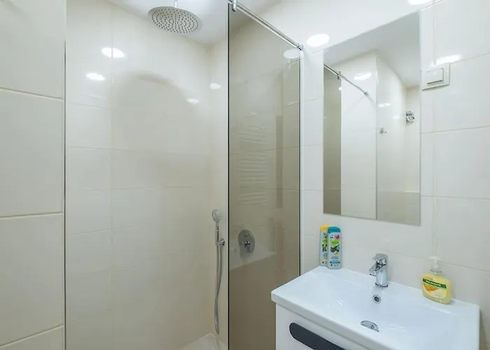 Location, Brand New 3 Bdrm & Free Parking София