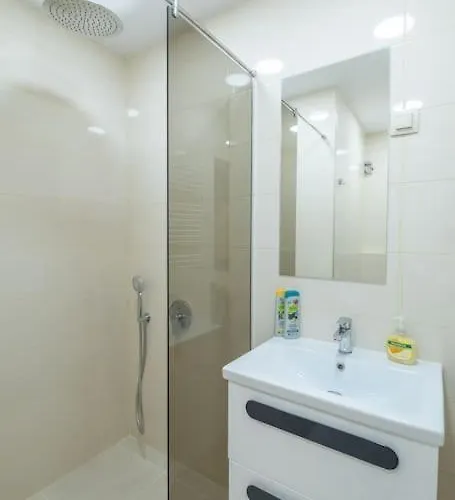 Location, Brand New 3 Bdrm & Free Parking * София