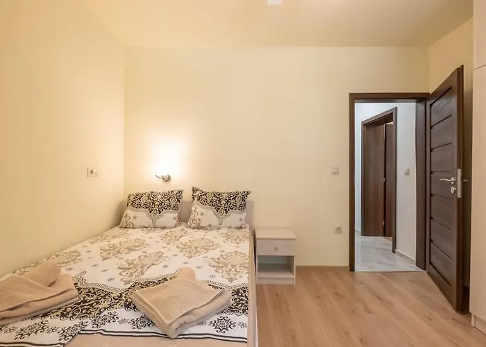 Location, Brand New 3 Bdrm & Free Parking * София