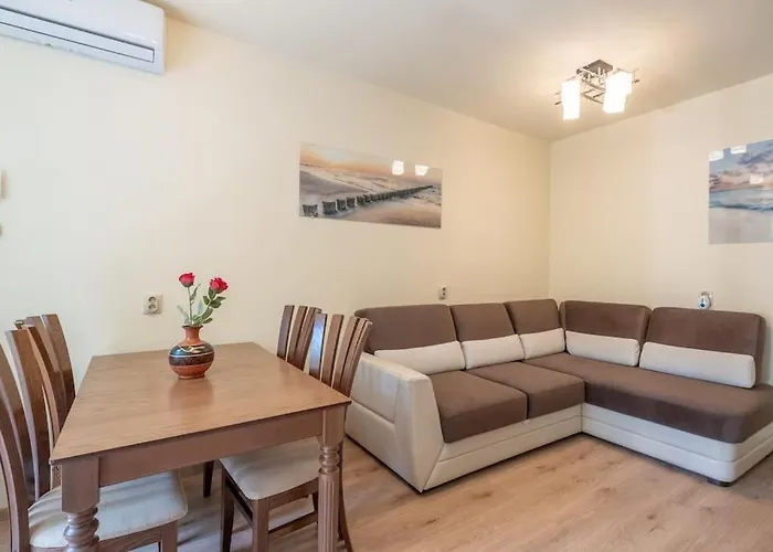 Location, Brand New 3 Bdrm & Free Parking Lejlighed *