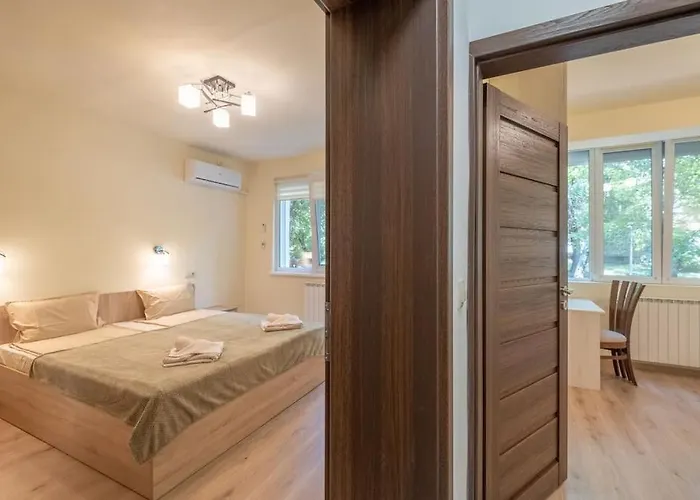 Апартаменты Location, Brand New 3 Bdrm & Free Parking София