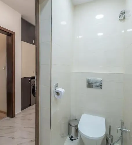 Location, Brand New 3 Bdrm & Free Parking Апартаменты