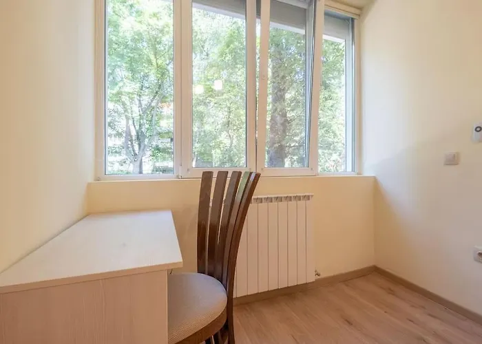 Lejlighed Location, Brand New 3 Bdrm & Free Parking Sofia