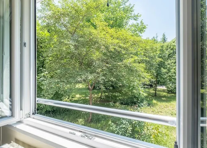 Location, Brand New 3 Bdrm & Free Parking * Sofia