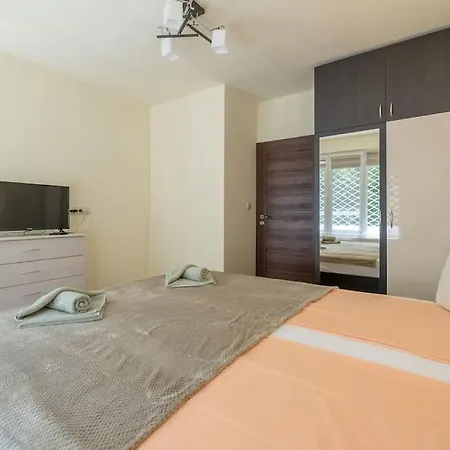 Location, Brand New 3 Bdrm & Free Parking Daire *