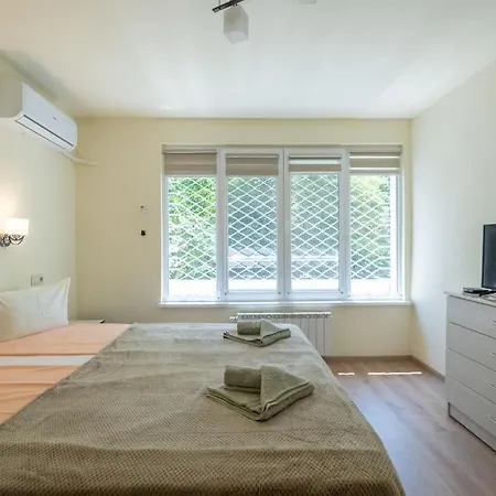 Location, Brand New 3 Bdrm & Free Parking Daire