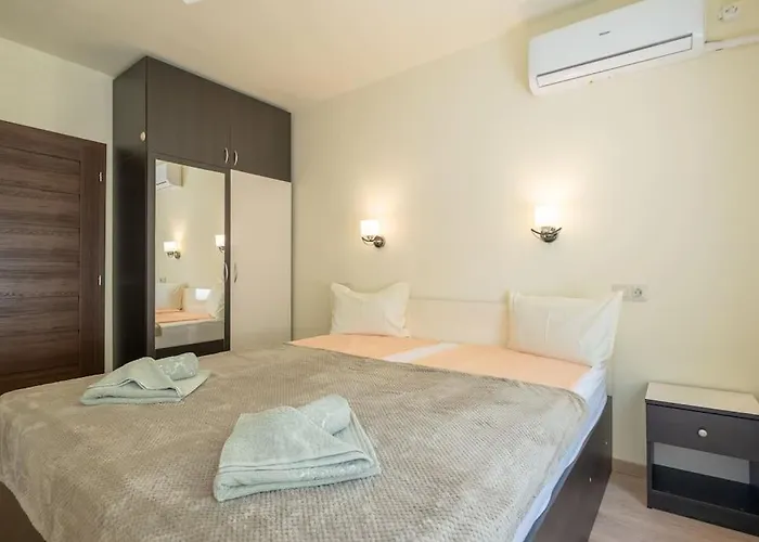 Location, Brand New 3 Bdrm & Free Parking Lägenhet Sofia