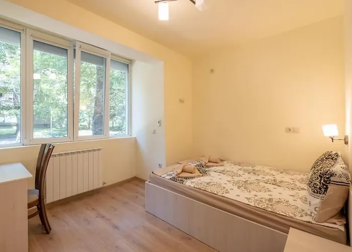 Location, Brand New 3 Bdrm & Free Parking Lägenhet Sofia