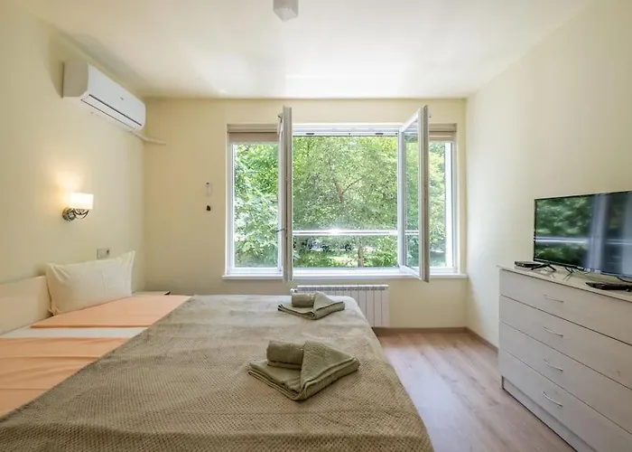 Location, Brand New 3 Bdrm & Free Parking Lägenhet